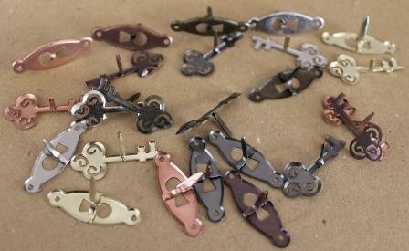 Box with 24 split pins, decoration brads keys and locks