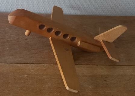 Vintage brocante houten speelgoed vliegtuig Jukka Finland - & Nij Brocante Webwinkel (Oud & Nieuw Brocante)