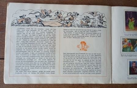 Oud vintage brocante verzamelplaatjesalbum kinderboek Walt Disney&#039;s Cinderella Assepoester AH 1950s Dutch book 2